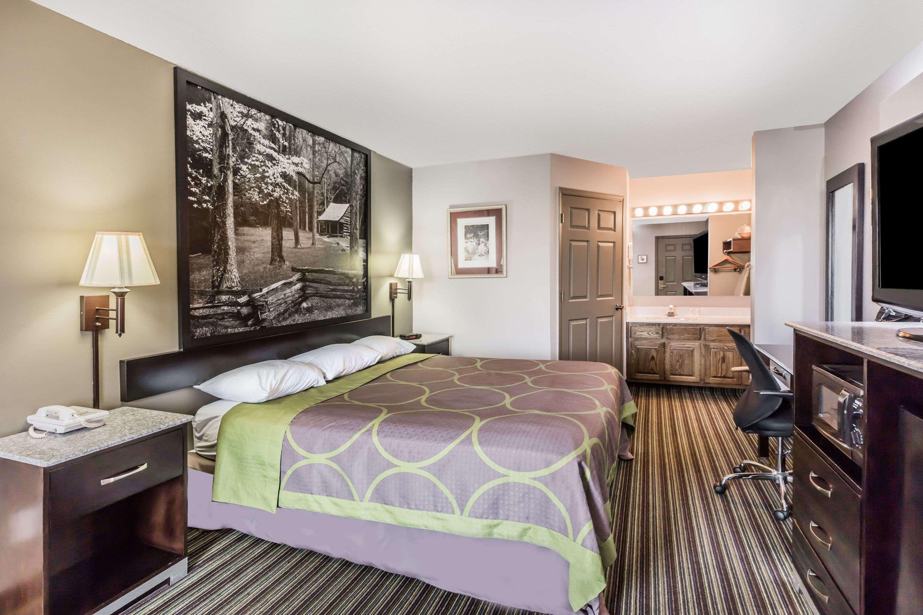 Super 8 By Wyndham Clinton Hotell Eksteriør bilde