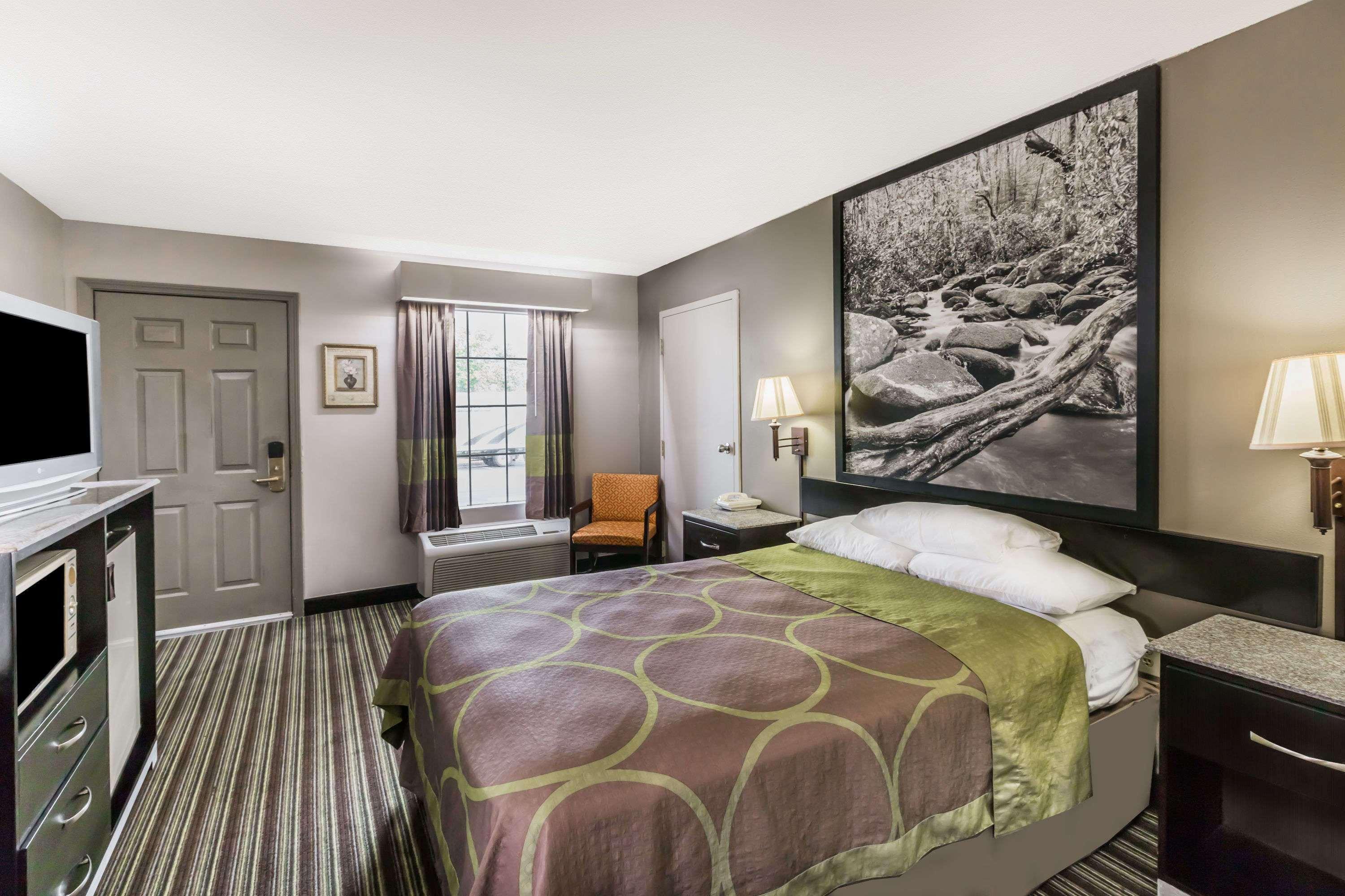 Super 8 By Wyndham Clinton Hotell Eksteriør bilde