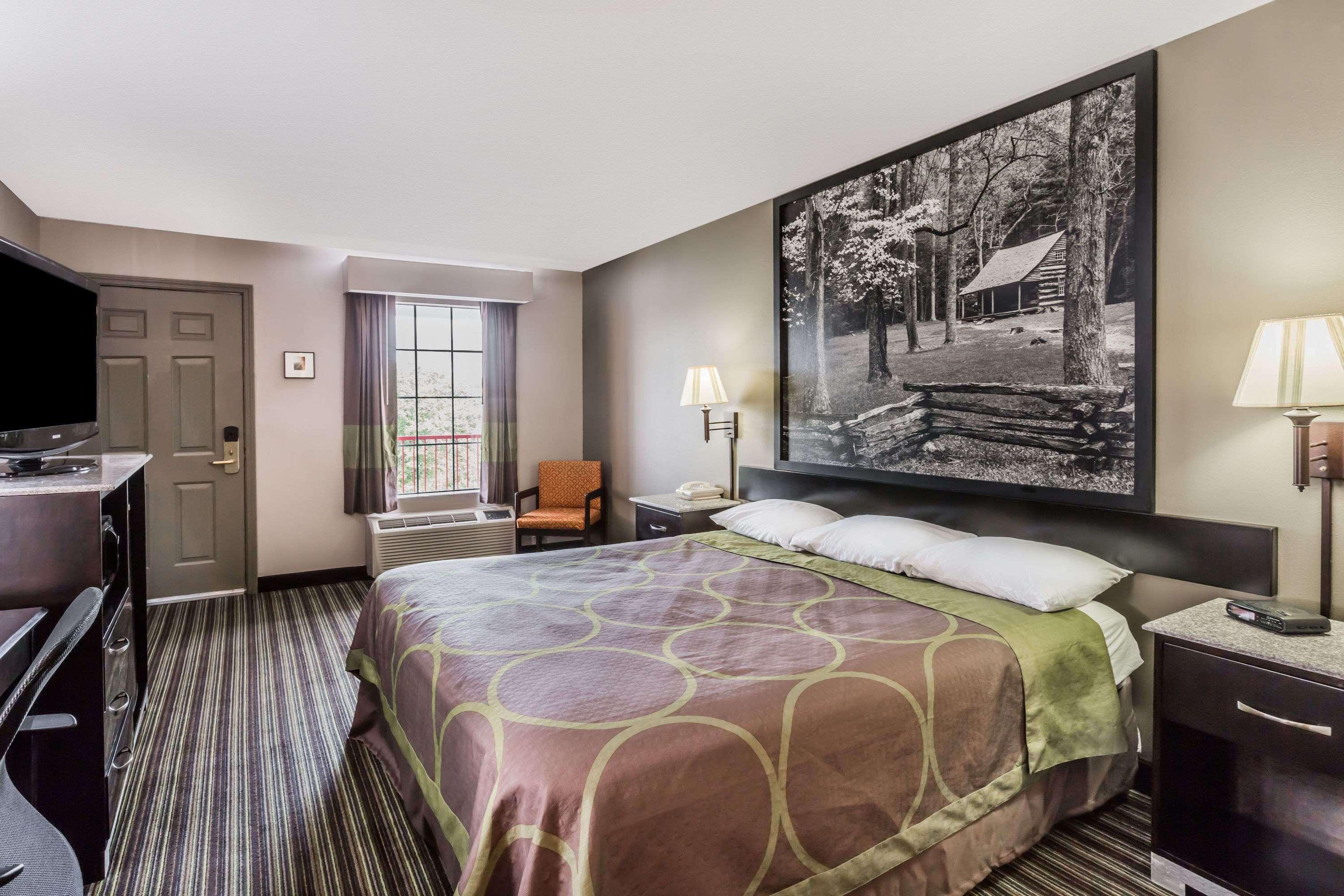 Super 8 By Wyndham Clinton Hotell Eksteriør bilde